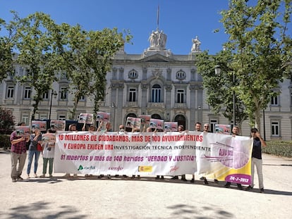 La Asociación Plataforma Víctimas Alvia 04155 el día, 26 de junio pasado, en que presentó su recurso ante el Tribunal Supremo.