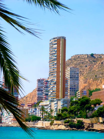 Torre Vistamar, de Juan Guardiola Gaya, en Alicante.