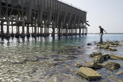 El Cable Inglés de Almería es un embarcadero mineral de principios del siglo XX en la playa de la Almadrabillas.