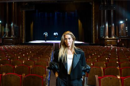 Juana Martín, en la platea del teatro donde se estrenará 'Ángeles y demonios', ballet flamenco para el que ha diseñado el vestuario.