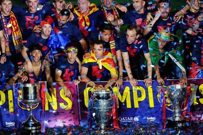 Els jugadors del Barça, en la celebració del títol al Camp Nou.