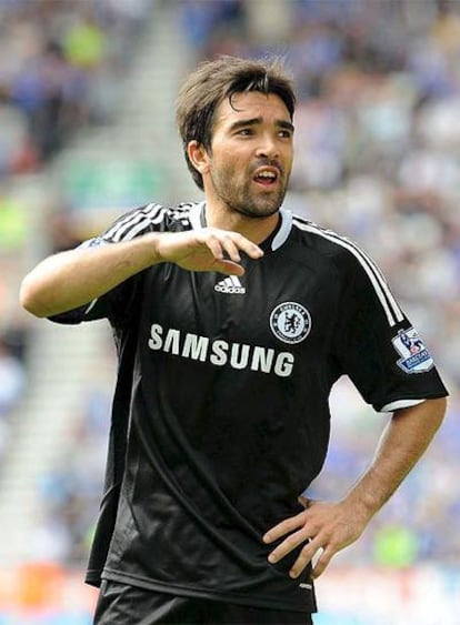 Deco celebra ssu gol con el Chelsea
