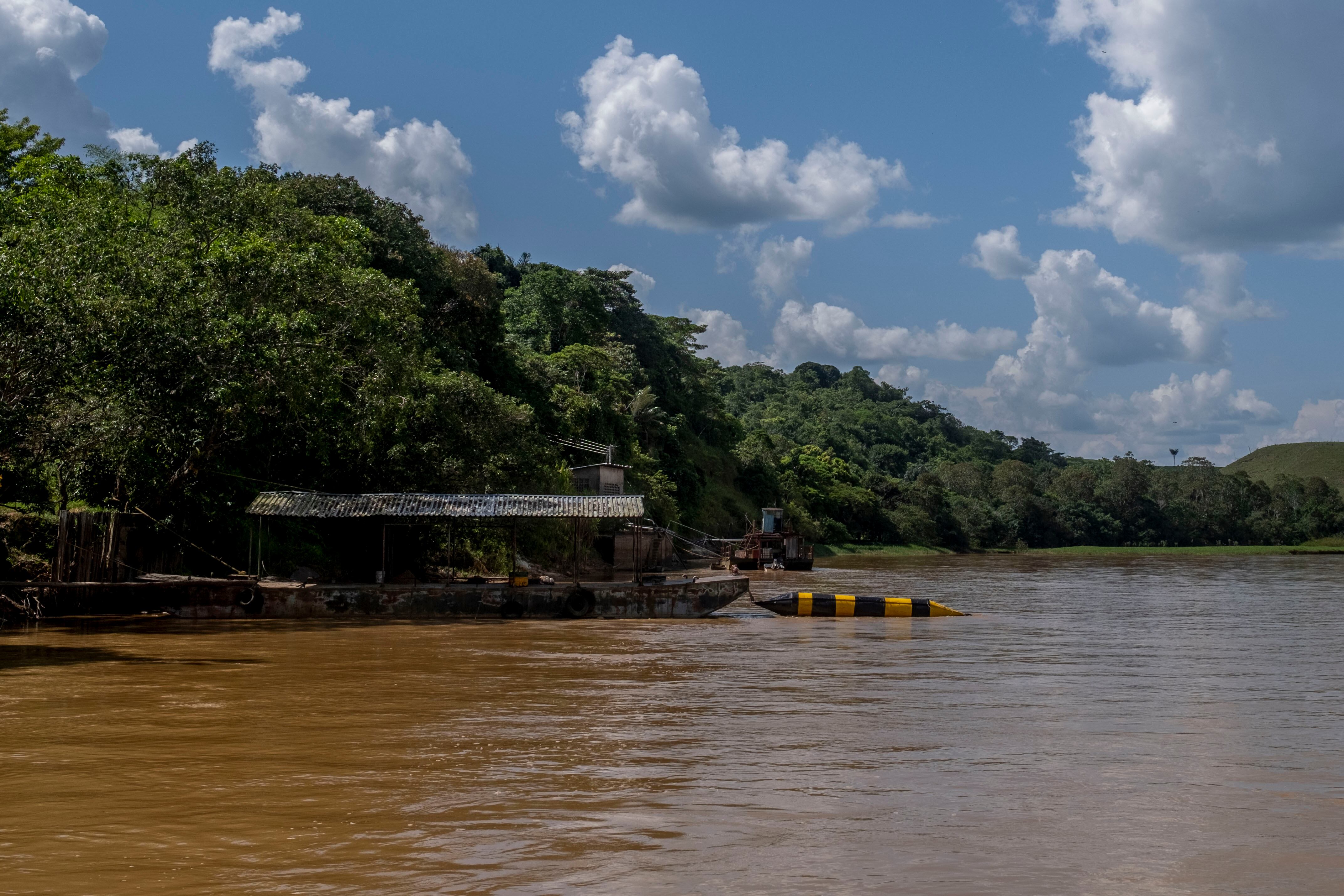 Cilindro utilizado para transportar droga por el río Caguán, en Cartagena del Chairá.