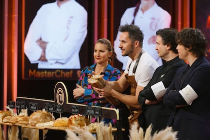 Samantha Vallejo-Nágera, el panadero Jordi Morera, Pepe Rodríguez y Jordi Cruz, en una entrega de 'MasterChef 11'.