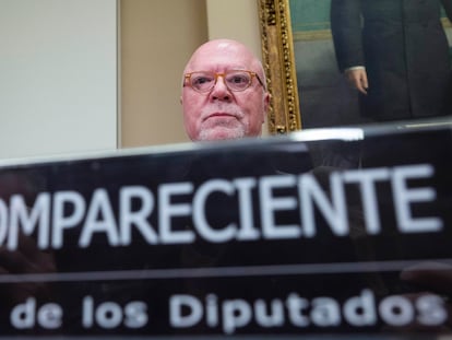 El comisario jubilado José Manuel Villarejo comparece durante una comisión de Investigación en el Congreso de los Diputados, el 10 de mayo.