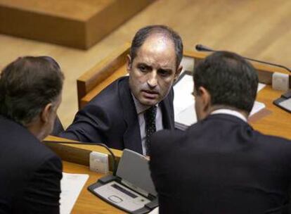 El presidente Francisco Camps en el pleno de las Cortes que trató de las medidas a la riada.