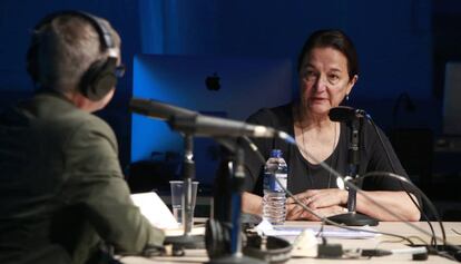 La historiadora feminista Rosalyn Deutsche en la marat&oacute;n de radio LaPublika en San Sebasti&aacute;n.