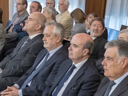 Algunos de los acusados en el juicio de los ERE, a principios de enero.