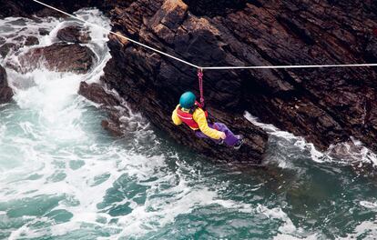 El 'coasteering' consiste en recorrer longitudinalmente tramos costeros con morfología muy variada.