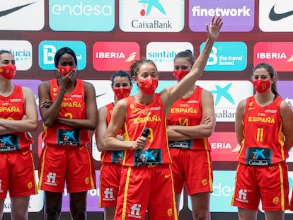 Laia Palau al frente de la selección femenina de baloncesto, en la presentación del Eurobasket. feb