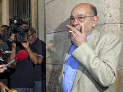 F&eacute;lix Millet en un receso de la comision del Parlament de Catalunya sobre el caso Palau en julio de 2010.
 