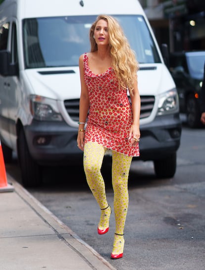 Embracing the colorful tights trend, the actress opted for this all-Versace look despite the summer heat. It comes from the designer’s Resort 2025 collection.