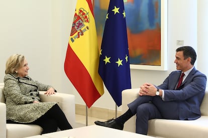 Hillary Clinton y Pedro Sánchez, en La Moncloa este martes.