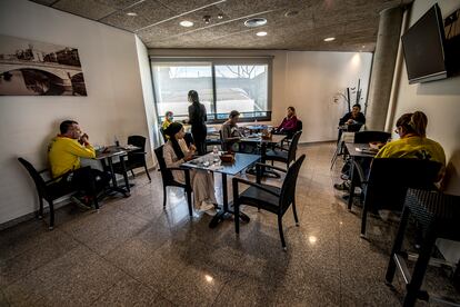 El comedor es el único lugar del Hotel Palau donde coinciden los sanitarios.