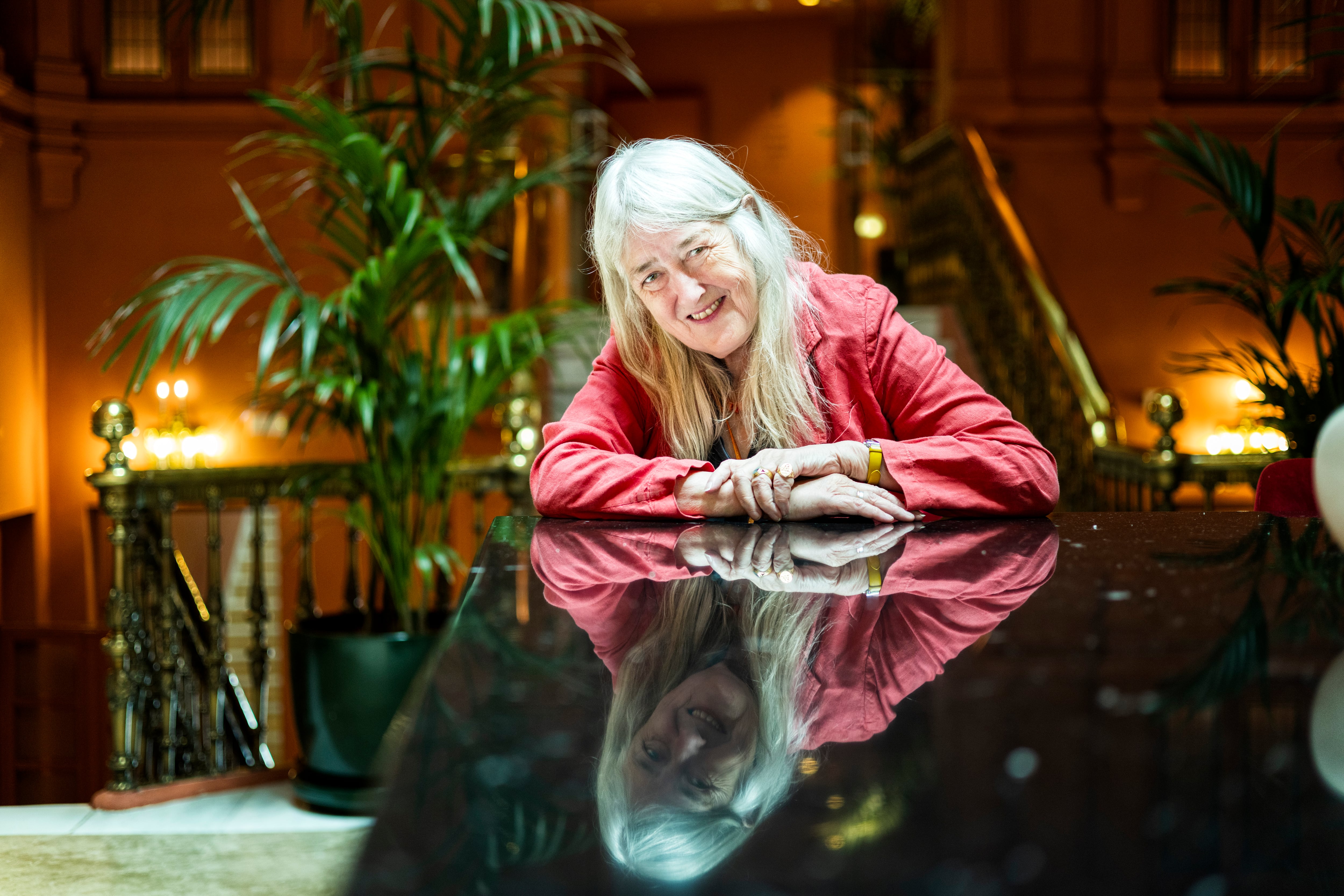 Mary Beard, historiadora y catedrática emérita de la Universidad de Cambridge, fotografiada en un hotel de Madrid.