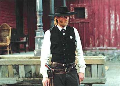Vincent Cassel en un fotograma del <i>western</i> <i>Blueberry, l'expérience secrète.</i>