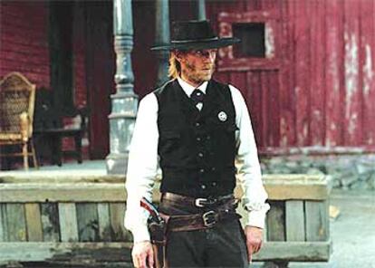 Vincent Cassel en un fotograma del <i>western</i> <i>Blueberry, l&#39;expérience secrète.</i>