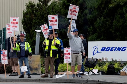 Trabajadores de Boeing en huelga en la planta de Renton (Washington).