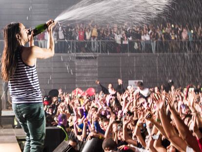 Momento de la actuación de Aoki en el Madrid Arena.