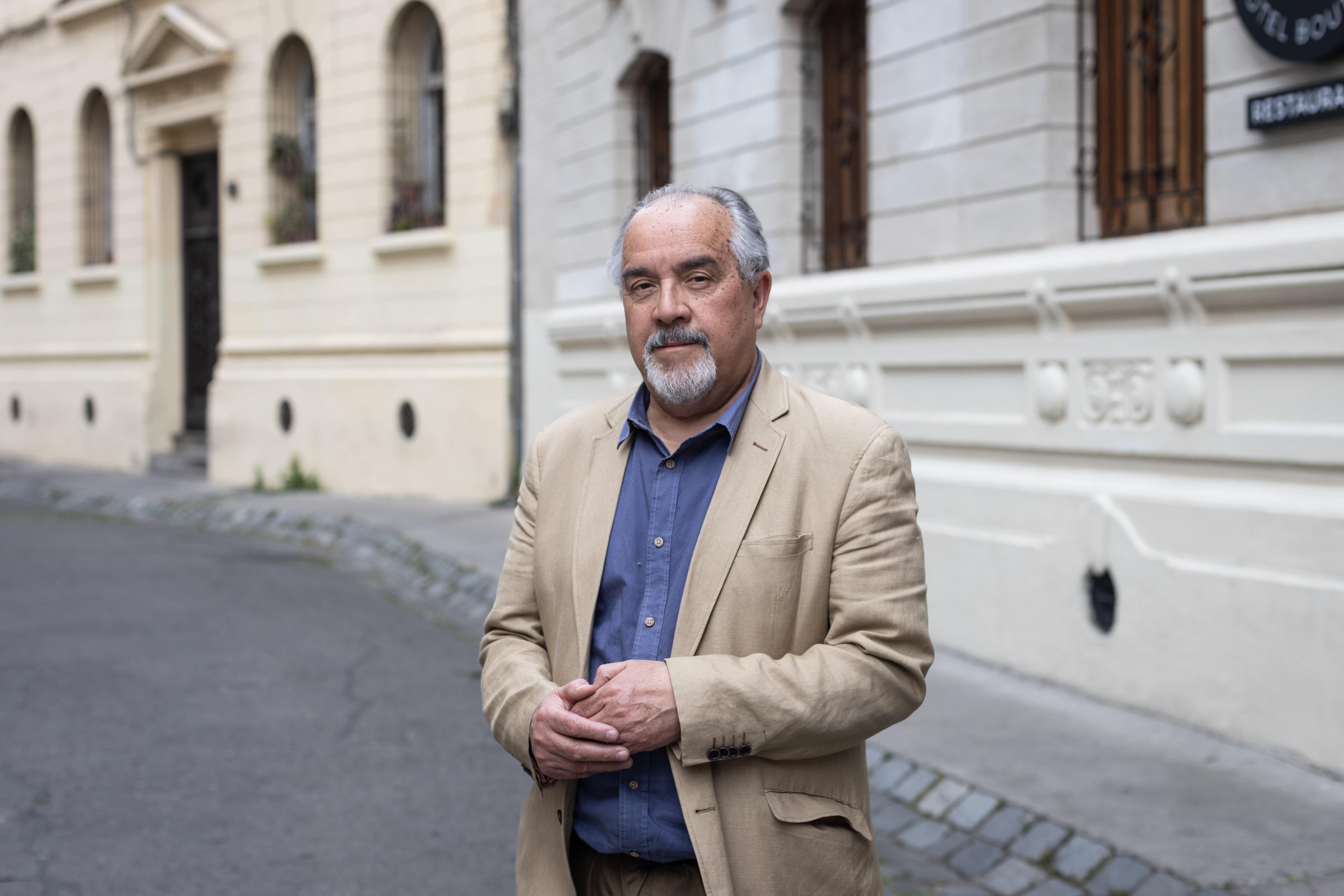 Ramón Díaz Eterovic, creador del detective Heredia, gana Premio Nacional de Literatura 2025