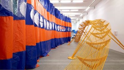 Vista de la exposición 'Hello Everyone', de Laia Estruch, en el Museo Reina Sofía, en Madrid.