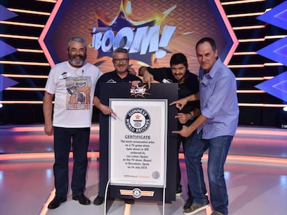 José Pinto, Valentín Ferrero, Manuel Zapata y Erundino Alonso, con el premio Guinness.