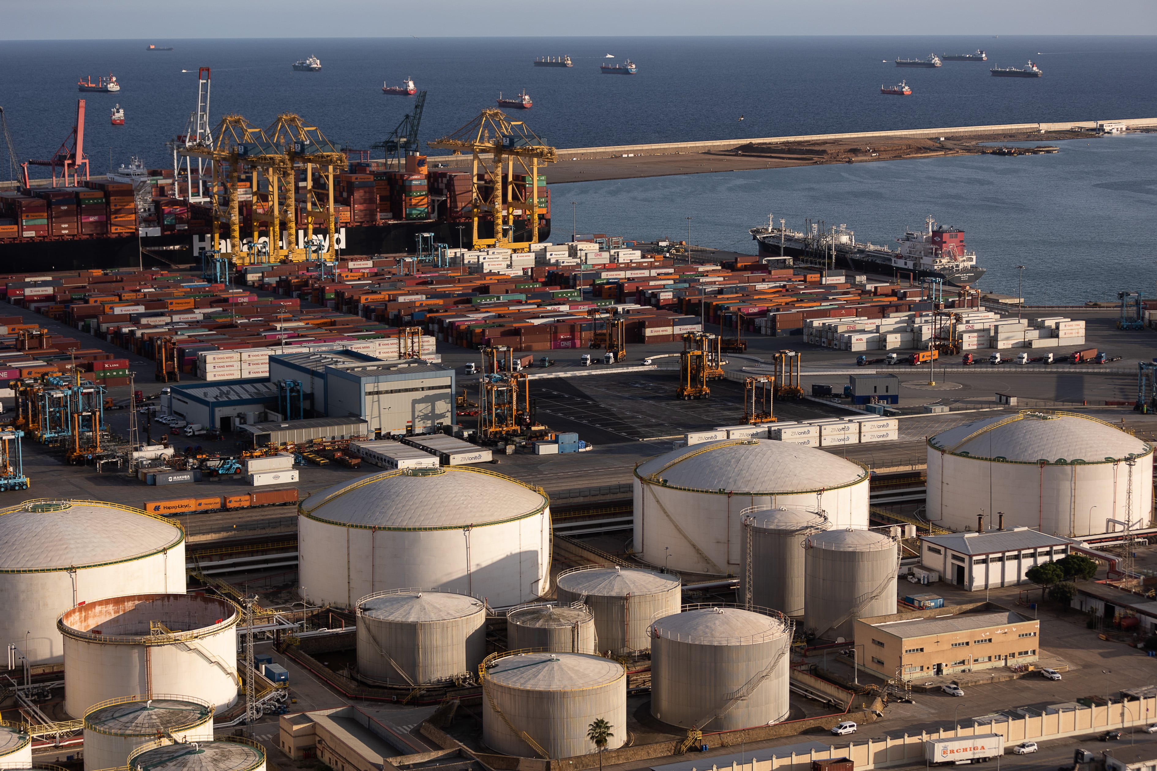 Banca March y Stoneshield compran el 10% de Exolum al fondo holandés AGP