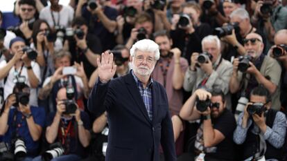 El director de cine George Lucas posa ante los fotógrafos el viernes por la tarde en Cannes.