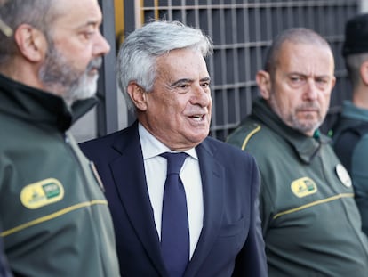 Pedro Rocha, presidente virtual de la Real Federación Española de Fútbol, a la entrada de los juzgados de Majadahonda, a los que acudió a declarar como testigo de la Operación Brodie y salió de ellos como investigado tras prestar declaración.