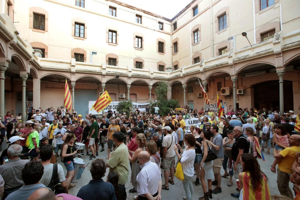 Miles de personas salen a la calle en Barcelona reclamando libertad ...