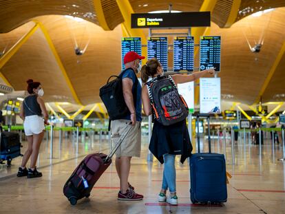 Pasajeros en el aeropuerto de Madrid-Barajas el pasado 9 de julio.