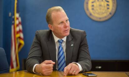 Faulconer, durante la entrevista en el Ayuntamiento de San Diego.