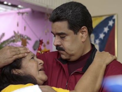 Maduro e uma simpatizante em Cuman&aacute; (Venezuela).