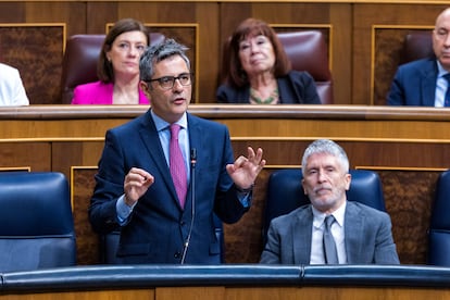 El ministro de la Presidencia, Relaciones con las Cortes y Justicia, Félix Bolaños, interviene en la sesión de control al Gobierno este miércoles.