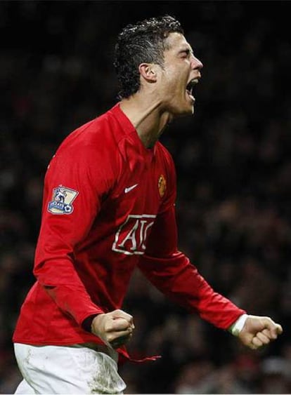 Cristiano Ronaldo festeja un gol contra el Blackburn.