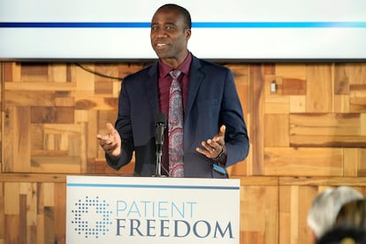 El Dr. Joseph Ladapo en el evento 'Patient Freedom' en Tampa, Florida, el 5 de marzo.