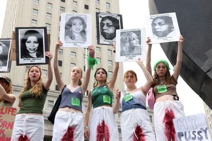 Jóvenes protestan en Nueva York ante la posibilidad de miles de mujeres de perder un derecho que han dado por descontado durante medio siglo.