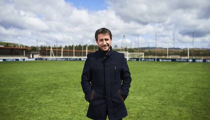 Ángel Alcalde, director del fútbol base de Osasuna, en la Escuela de Fútbol de Tajonar.