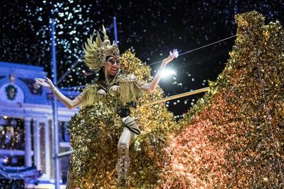 La multitudinaria, divertida y también reivindicativa cita en Sídney es la única de las grandes celebraciones que no conmemora el Día Internacional del Orgullo LGBT ni tiene lugar en junio. La ciudad australiana vive su <a href="http://www.mardigras.org.au/" target="_blank">Gay & Lesbian Mardi Gras</a> (Carnaval gay y lésbico) entre febrero y marzo, presenciado, según los organizadores, por unos 300.000 espectadores. En 2020, año bisiesto, el desfile tendrá lugar el 29 de febrero. De cara a 2023, Sídney ha anunciado su candidatura al World Pride; de resultar finalmente elegida, se convertiría en el primer destino del Hemisferio Sur en albergar el Orgullo mundial. En la imagen, una de las participantes en la celebración del pasado 2 de marzo por las calles de la ciudad australiana.