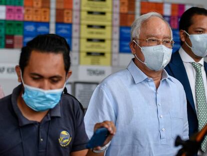 El ex primer ministro malasio Najib Razak, durante una conferencia de prensa tras quedar en libertad bajo fianza