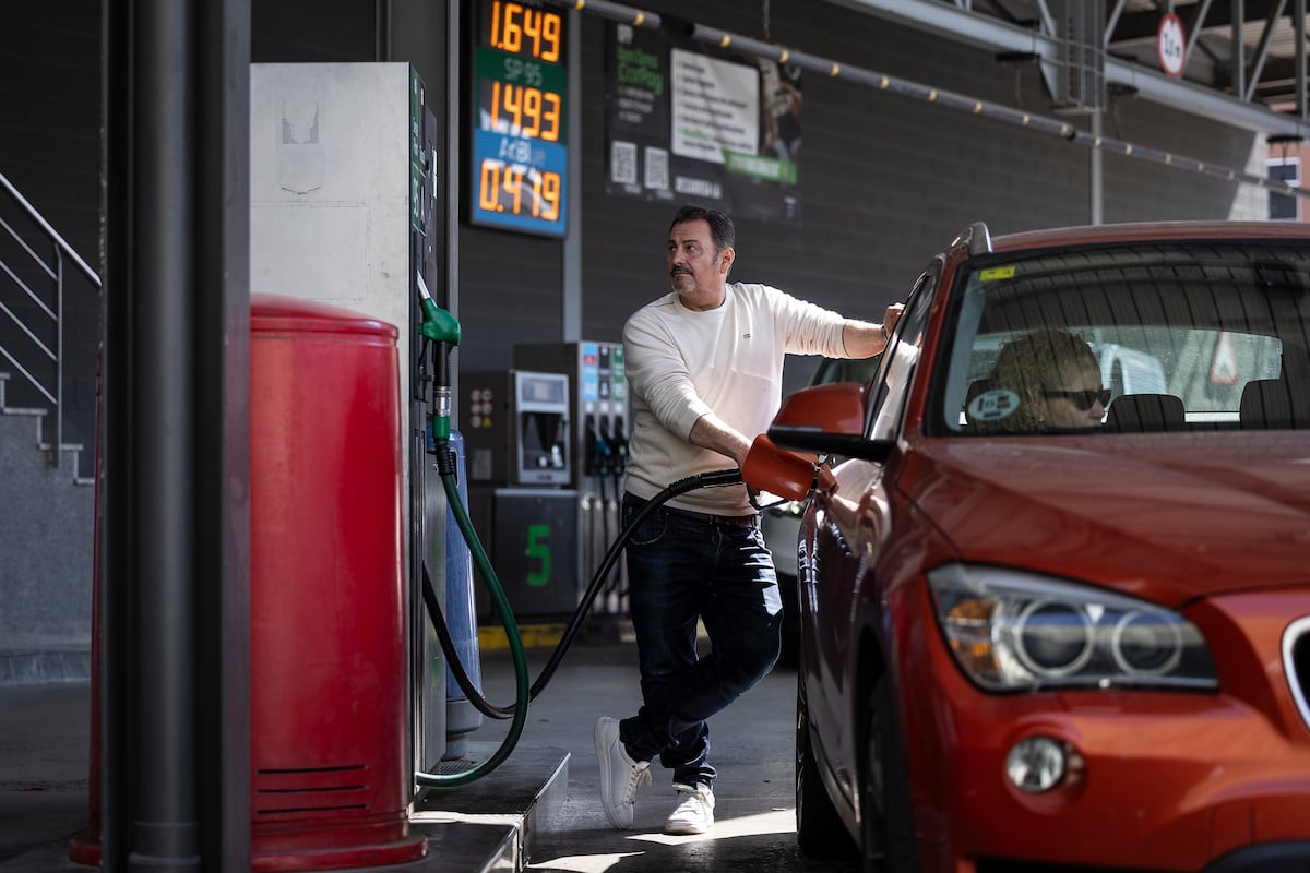 El fin de las ayudas a los carburantes amenaza con elevar hasta un punto la inflación en otoño