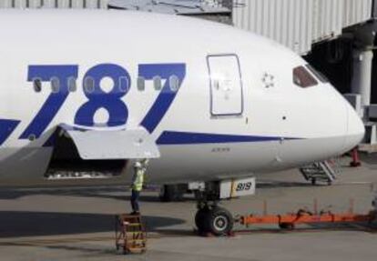 Los 787 entraron en servicio en 2011, ya con tres años de retraso, debido a problemas derivados de su novedoso diseño. EFE/Archivo