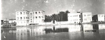 Vista desde el río Senegal del hospital en una imagen sin fechar proporcionada por el archivo histórico de la ciudad.