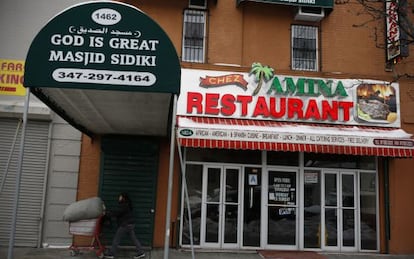 Fachada do restaurante africano de Nafissatou Diallo no Bronx.