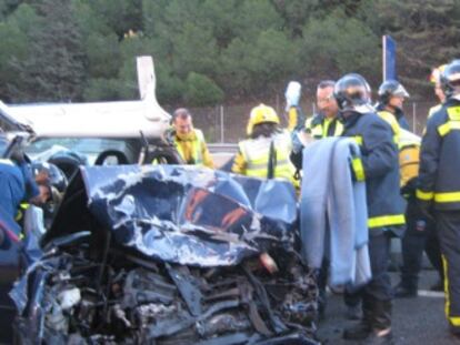 Así quedaron los dos coches tras el accidente.