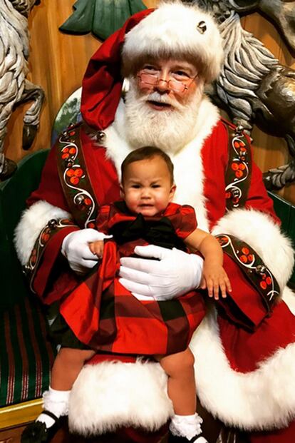 La única imagen en la que Luna está llorando es esta junto a Papa Noél las pasadas Navidades.