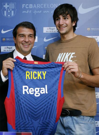 Joan Laporta y Ricky Rubio en la presentacin del base.