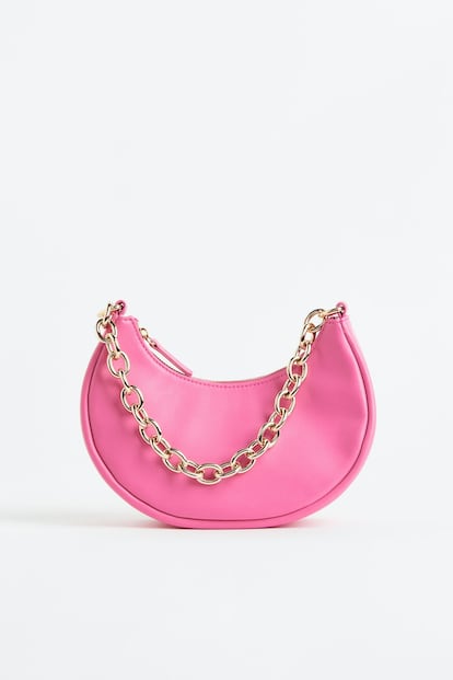 Si quieres un complemento capaz de darle vida y estilo a cualquier cosa que te pongas sin esfuerzo, hazte con este minibolso con cadena en rosa fucsia de H&M.
19,99€