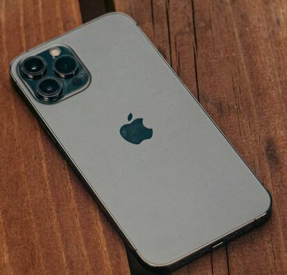 Cámara trasera de un iPhone de Apple