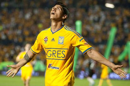 El delantero mexicano Alan Pulido.